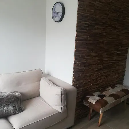 Apartment Cremebol